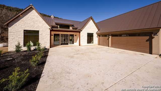 photo 3: 217 Eagle Dr, Boerne TX 78006