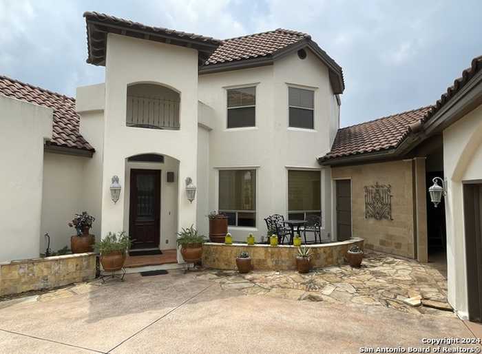 photo 2: 407 HANNAH LN, Boerne TX 78006