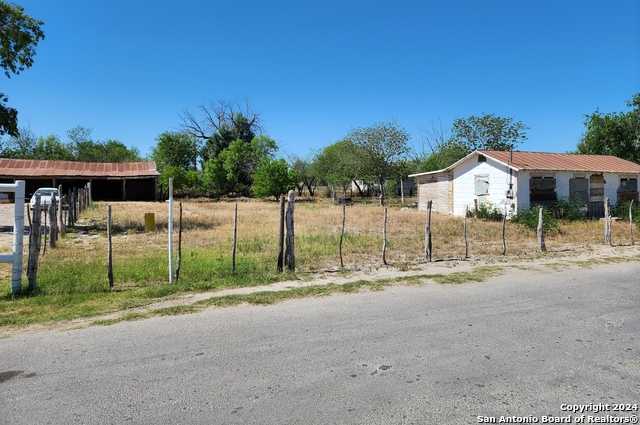 photo 2: 506-600 N Cotulla St., Carrizo Springs TX 78834