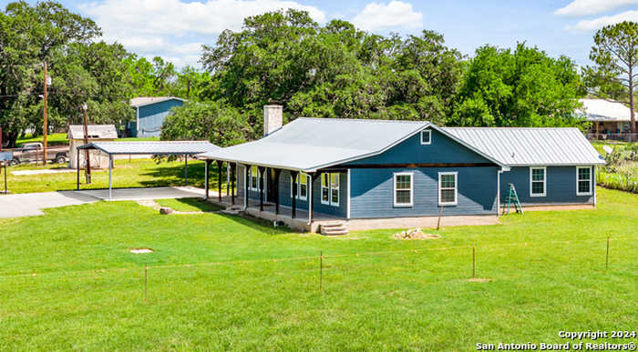 photo 1: 18950 SOUTHTON RD, Elmendorf TX 78112