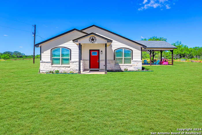 photo 1: 705 County Road 2645, Moore TX 78057