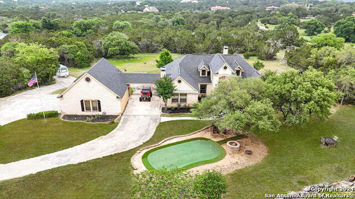 photo 2: 231 KREUTZBERG RD, Boerne TX 78006