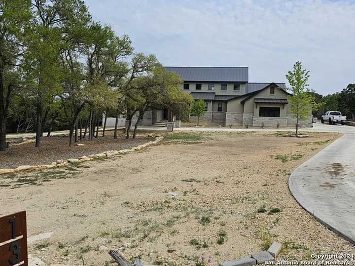 photo 2: 1334 ENSENADA DR, Canyon Lake TX 78133