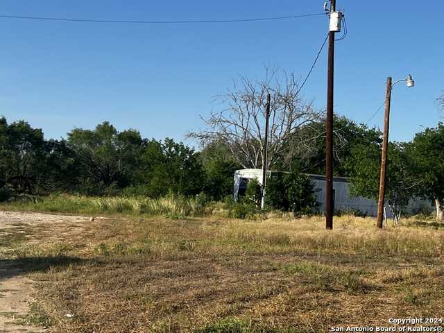 photo 2: 521 county road 7713, Devine TX 78016