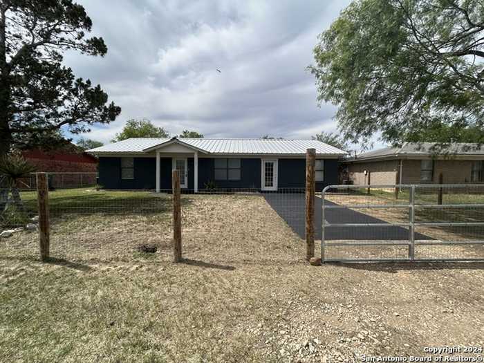 photo 1: 1107 WILLOW ST, Jourdanton TX 78026