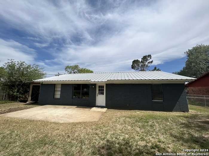 photo 14: 1107 WILLOW ST, Jourdanton TX 78026