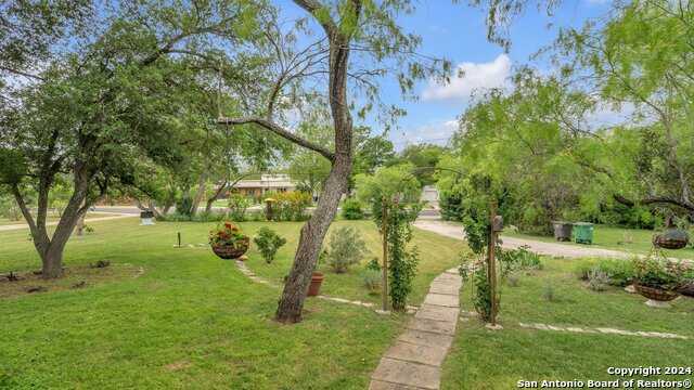 photo 3: 6812 N VANDIVER RD, San Antonio TX 78209