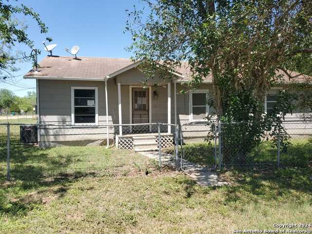 photo 1: 1201 PALMETTO ST, Jourdanton TX 78026