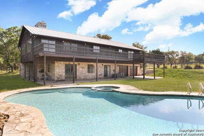 photo 1: 28353 RUFFIAN DR, Boerne TX 78015