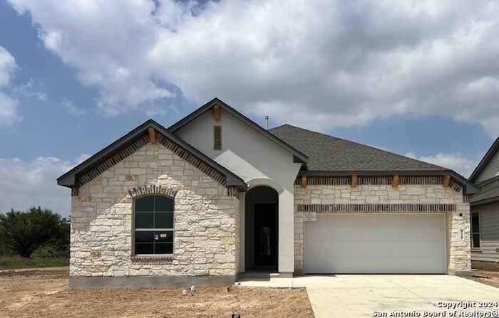 photo 1: 929 NOLTE BEND, Seguin TX 78155