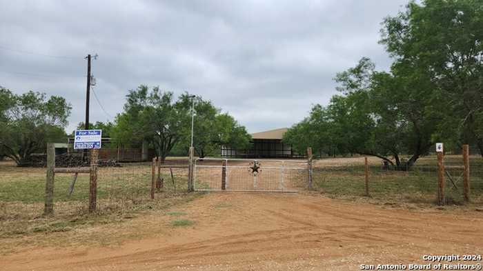 photo 2: 1848 County Road 2557, Moore TX 78057