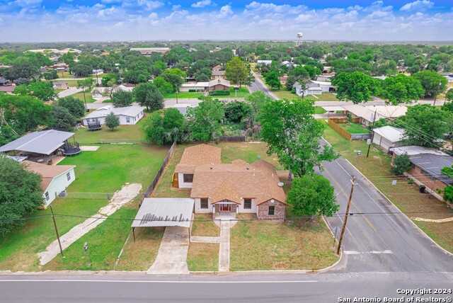 photo 1: 821 E Colorado Street, Pearsall TX 78061