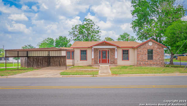 photo 2: 821 E Colorado Street, Pearsall TX 78061