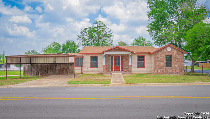 photo 2: 821 E Colorado Street, Pearsall TX 78061