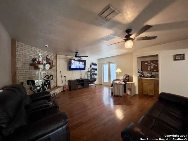 photo 3: 707 Loma Vista, Kenedy TX 78119