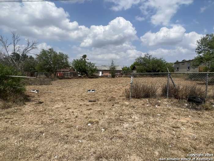 photo 2: 1615 W Lee, Carrizo Springs TX 78834