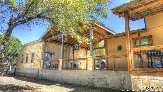 photo 3: 735 N Saddle Mountain Rd, Leakey TX 78873