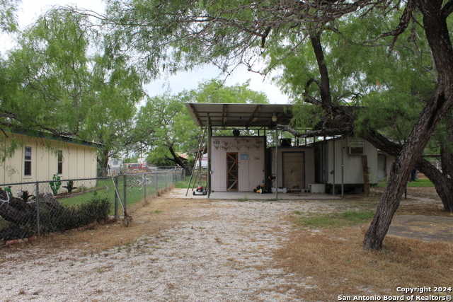 photo 3: 128 Texas St, Fowlerton TX 78021