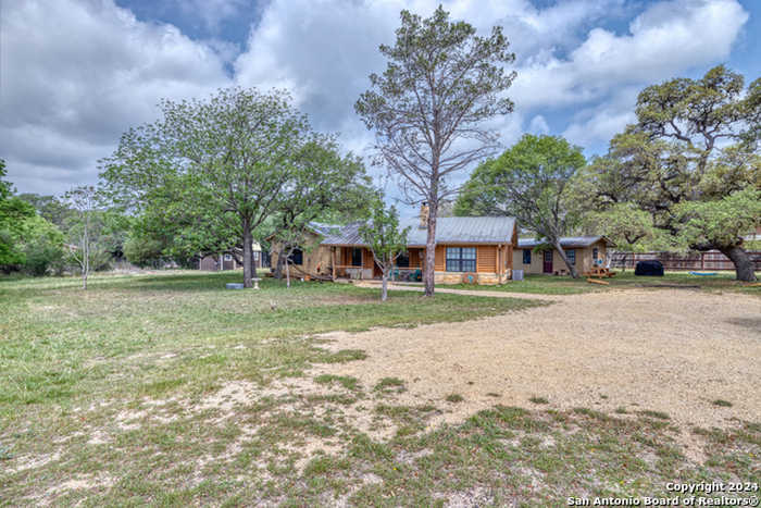 photo 1: 577 Mariposa Avenue, ConCan TX 78838