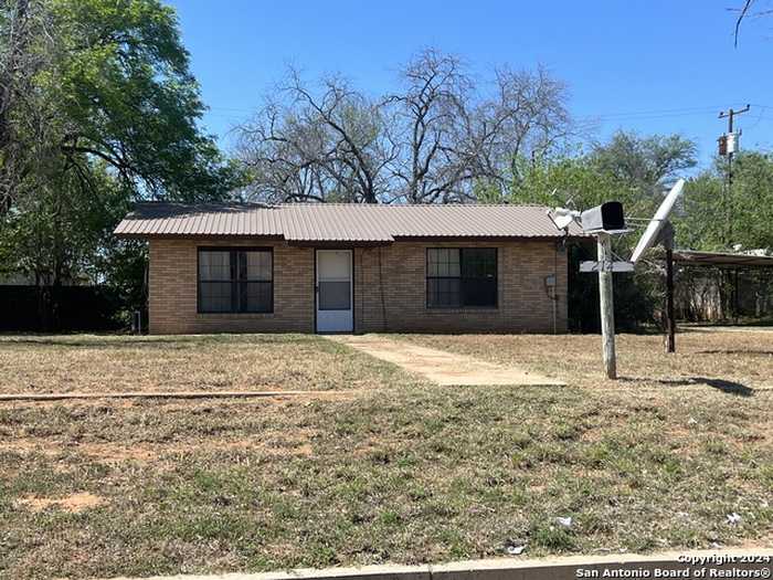 photo 1: 214 S 19TH ST, Carrizo Springs TX 78834