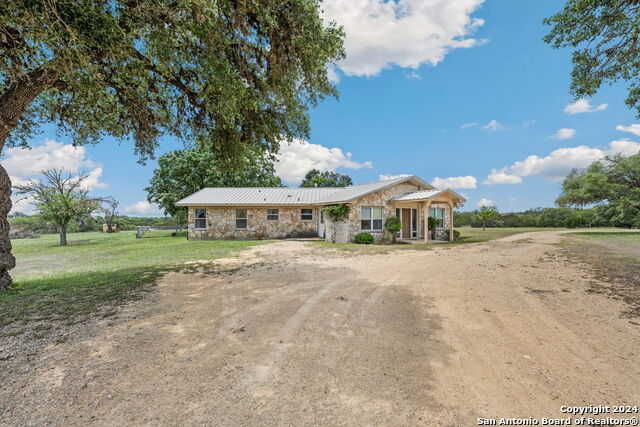 photo 3: 629 LAGUNA RD, Bandera TX 78003