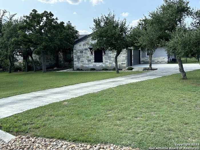 photo 2: 1194 Glenwood Loop, Bulverde TX 78163