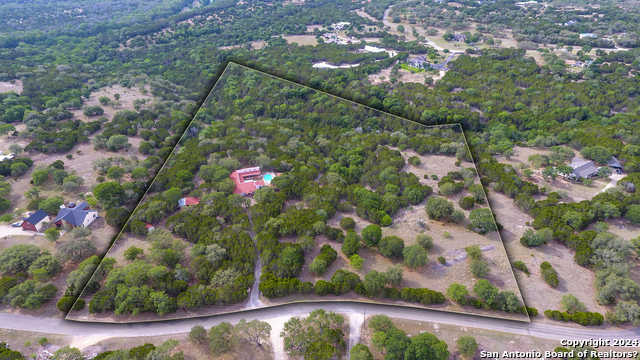 photo 2: 719 Cypress Bend Dr, Boerne TX 78006