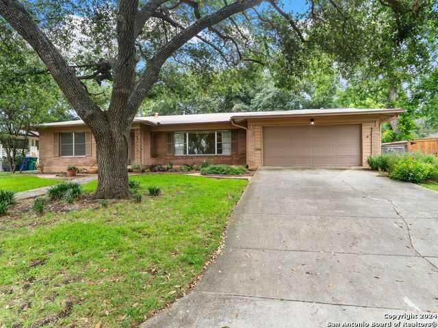 photo 2: 510 WOODCREST DR, San Antonio TX 78209