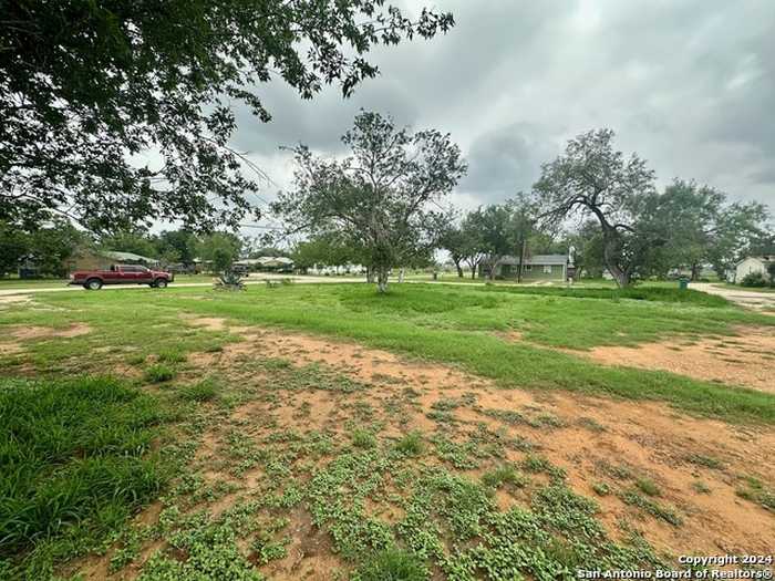 photo 15: 204 CAMPBELL, Jourdanton TX 78026