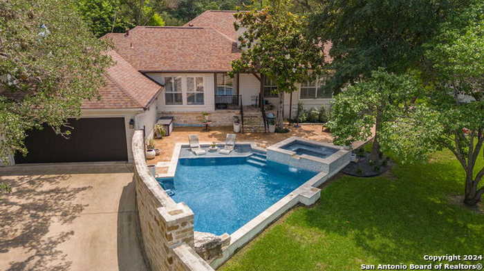 photo 2: 242 W HOSACK ST, Boerne TX 78006