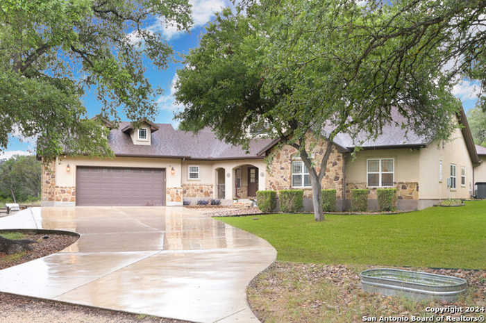 photo 2: 681 MOUNTAIN LAUREL DR, New Braunfels TX 78132