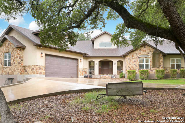 photo 3: 681 MOUNTAIN LAUREL DR, New Braunfels TX 78132