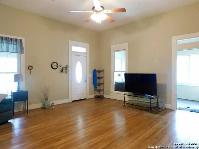 photo 3: 301 Jefferson Drive, Devine TX 78016