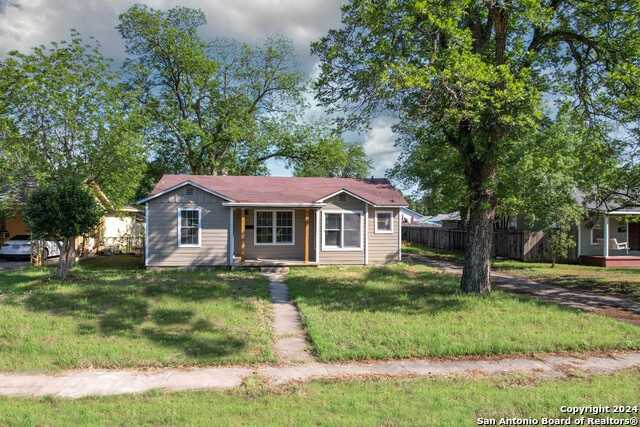 photo 2: 829 MAPLE ST, Uvalde TX 78801