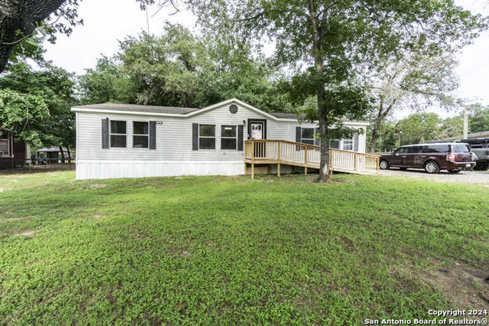 photo 2: 22950 fawn trail, Elmendorf TX 78112