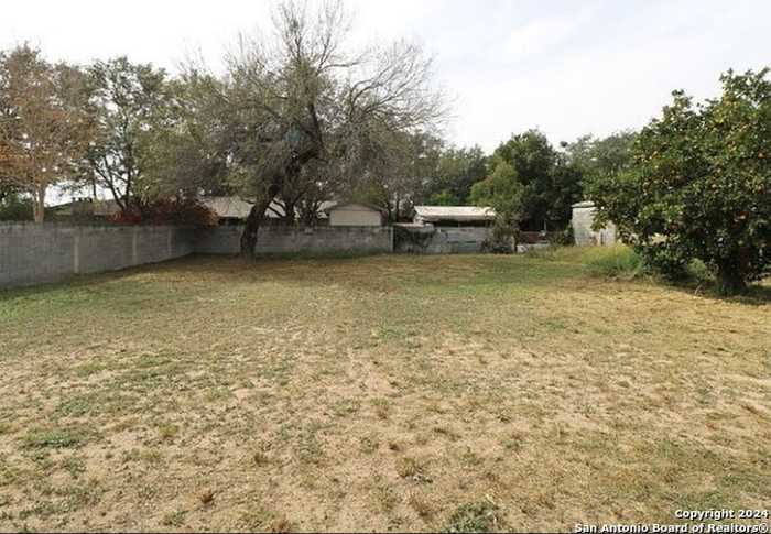 photo 11: 1603 1st, ZAPATA TX 78076