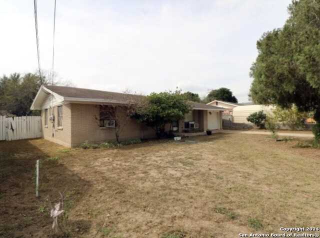 photo 2: 1603 1st, ZAPATA TX 78076