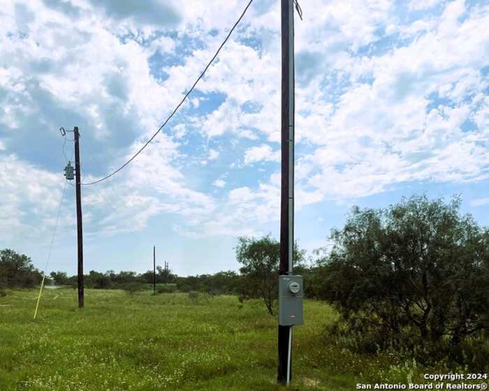 photo 2: 2009 County Road 3000, Pearsall TX 78061
