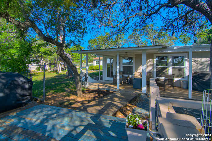 photo 2: 130 Scenic View Dr, Blanco TX 78606