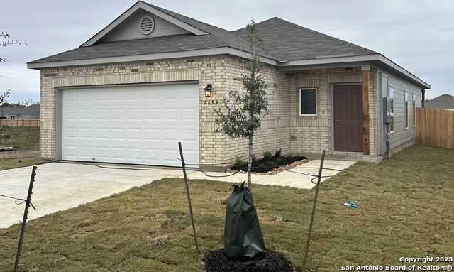 photo 1: 7423 Homewood Ln, Elmendorf TX 78112