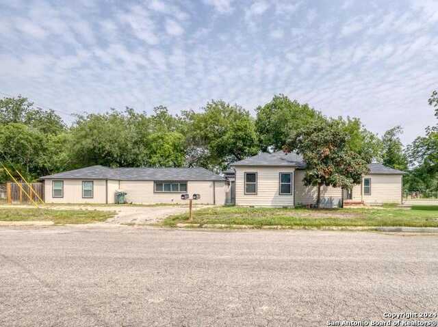 photo 1: 1103 N HIGH ST, Uvalde TX 78801