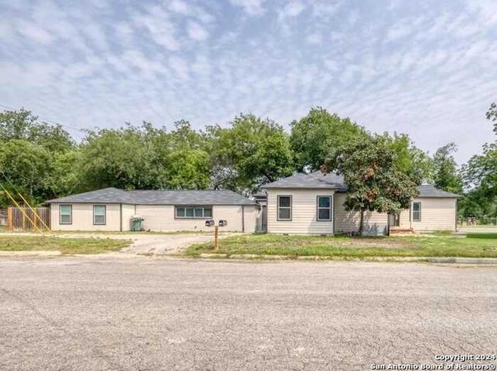 photo 1: 1103 N HIGH ST, Uvalde TX 78801