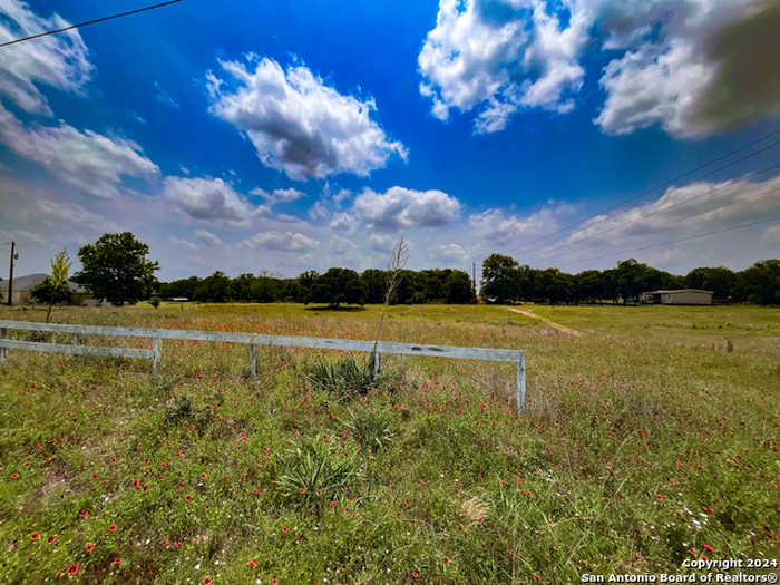 photo 1: 206 Bluebonnet Rdg, La Vernia TX 78121