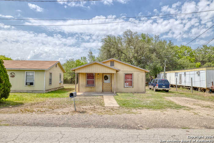 photo 4: 850 Vanessa, Uvalde TX 78801