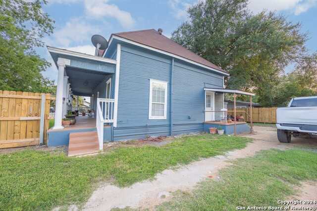 photo 3: 421 E Rio Grande, Pearsall TX 78061