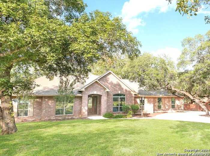 photo 1: 343 Flores Oaks Dr, Floresville TX 78114