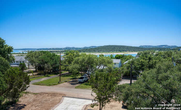 photo 43: 739 LAKEBREEZE DR, Canyon Lake TX 78133