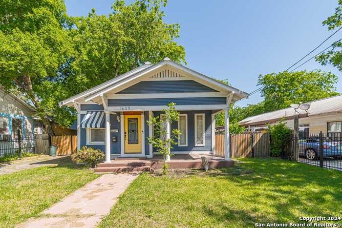 photo 2: 1609 W FRENCH PL, San Antonio TX 78201