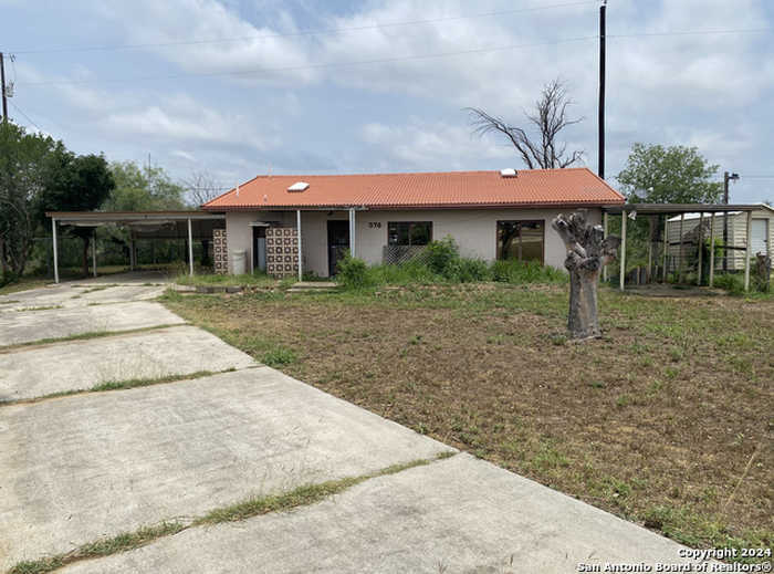 photo 1: 576 Papaya Drive, ZAPATA TX 78076