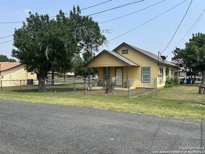 photo 1: 300 CHAMBERS ST, Poth TX 78147